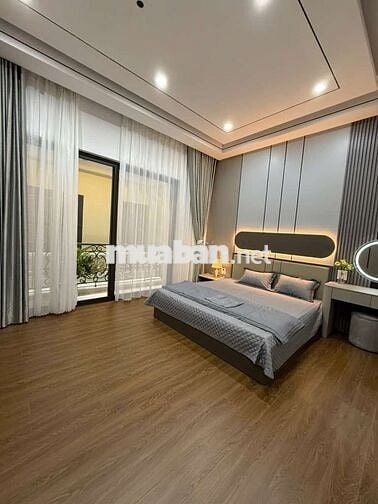 Nhà Sài Đồng - dt 51m -4 tầng cầu thang giữa - 4 ngủ rộng, ô tô gần