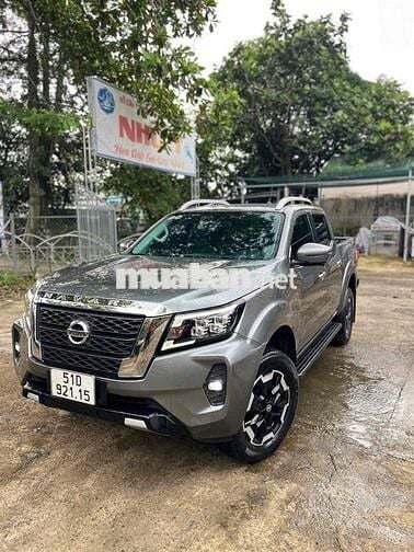 Nissan Navara 2022 VL 4WD 60.000 km Xám