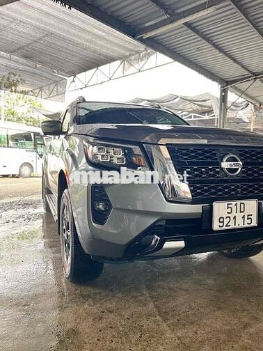 Nissan Navara 2022 VL 4WD 60.000 km Xám