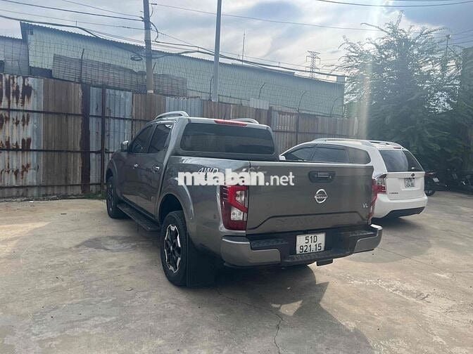 Nissan Navara 2022 VL 4WD 60.000 km Xám