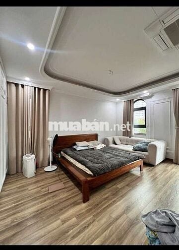 Tôi cần bán tòa nhà mặt phố Quan Nhân 8tầng thang máy full nội thất