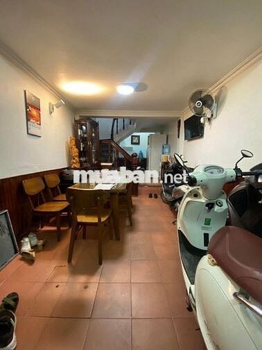 Bán Nhà Trịnh Đình Cửu, 8.5 tỉ, DT 27 m2, 4 tầng. Ô tô đỗ cửa