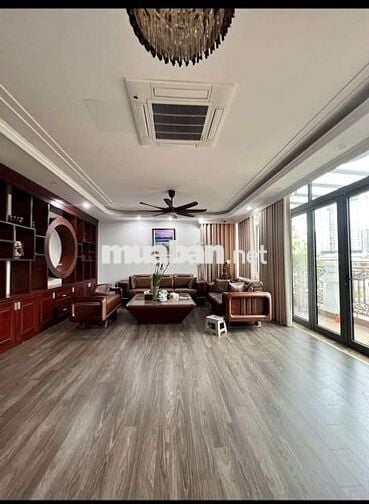 Tôi cần bán tòa nhà mặt phố Quan Nhân 8tầng thang máy full nội thất