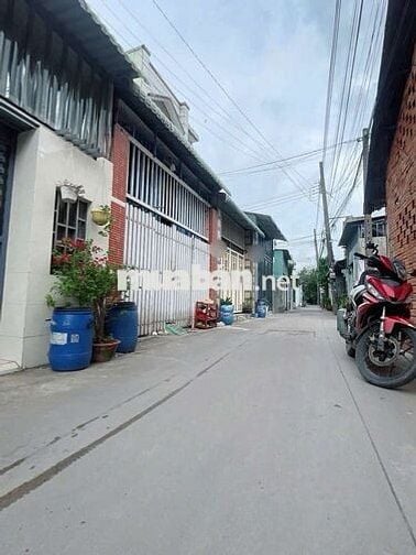 Hẻm Xe Hơi 50m Ra Đ Nguyễn Thái Học, Ngay Trung Tâm Chợ Dĩ An.