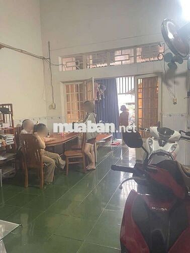 Hẻm Xe Hơi 50m Ra Đ Nguyễn Thái Học, Ngay Trung Tâm Chợ Dĩ An.