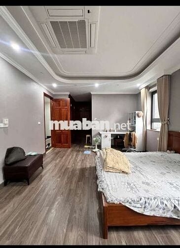 Tôi cần bán tòa nhà mặt phố Quan Nhân 8tầng thang máy full nội thất