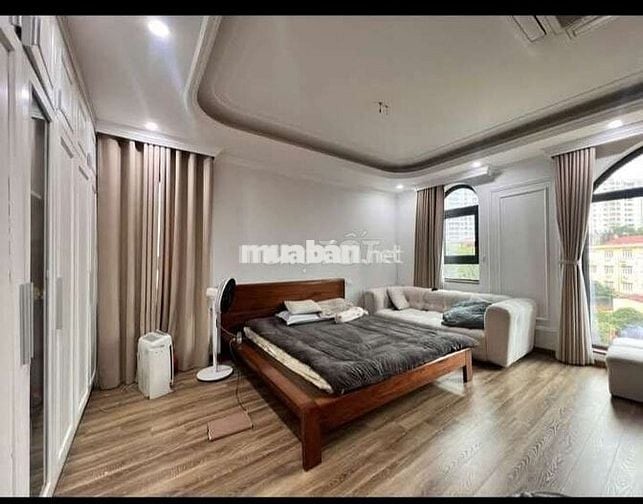 Tôi cần bán tòa nhà mặt phố Quan Nhân 8tầng thang máy full nội thất