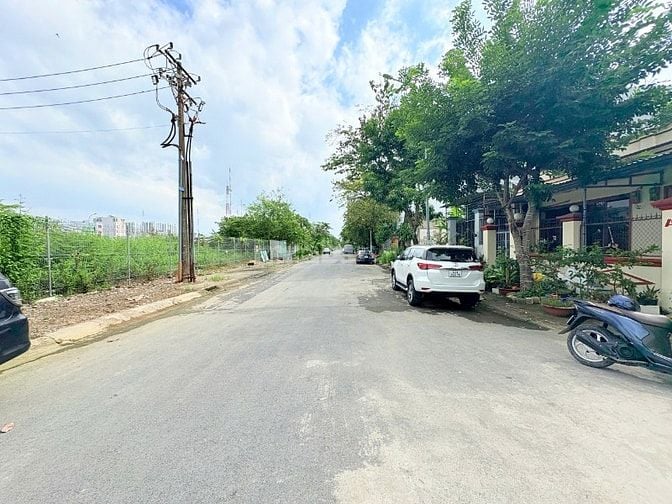 BÁN NHÀ PHỐ HIỆN ĐẠI KDC PHẠM HỮU LẦU, QUẬN 7