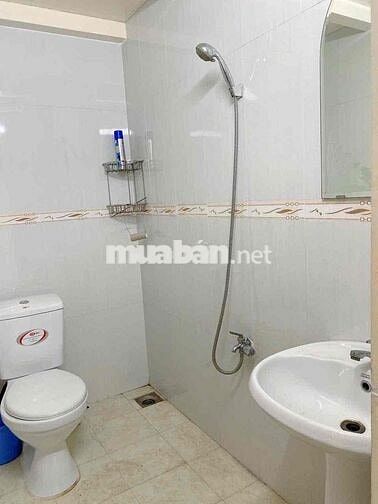 NHÀ CHO THUÊ: TRỆT 2 LẦU RỘNG ĐẸP - LỘ 20M, GẦN BV HOÀN MỸ