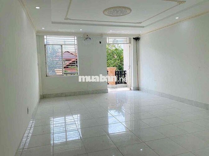 NHÀ CHO THUÊ: TRỆT 2 LẦU RỘNG ĐẸP - LỘ 20M, GẦN BV HOÀN MỸ