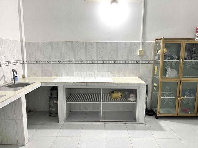 Cho Thuê Nhà 1 Trệt 1 Lầu. 2 Phòng Ngủ. Lộ Ô Tô