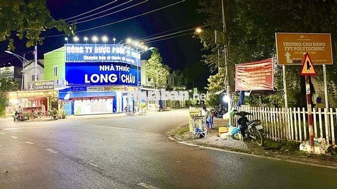 Cho Thuê Nhà 1 Trệt 1 Lầu. 2 Phòng Ngủ. Lộ Ô Tô