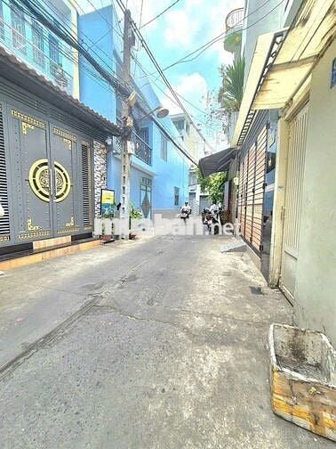 NHÀ 985/ LẠC LONG QUÂN - 4,8M X 13M - 3 LẦU - HẺM RỘNG 8M - 7 TỶ 2 TL