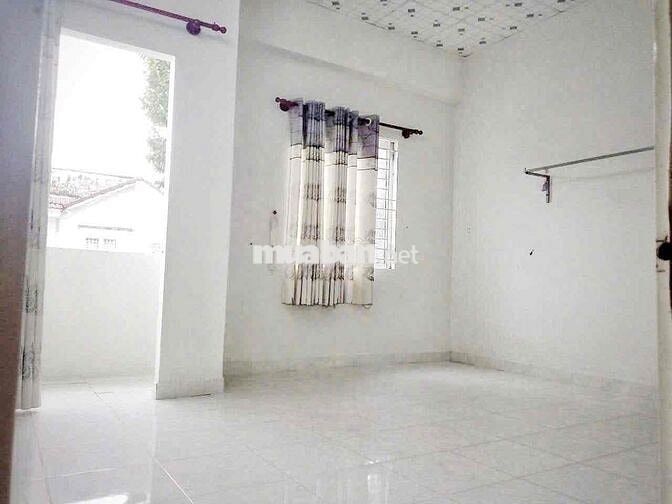 Cho Thuê Nhà 1 Trệt 1 Lầu. 2 Phòng Ngủ. Lộ Ô Tô