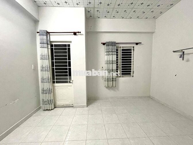 Cho Thuê Nhà 1 Trệt 1 Lầu. 2 Phòng Ngủ. Lộ Ô Tô