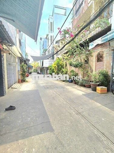 NHÀ 985/ LẠC LONG QUÂN - 4,8M X 13M - 3 LẦU - HẺM RỘNG 8M - 7 TỶ 2 TL