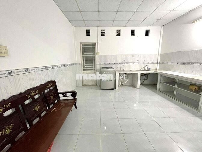 Cho Thuê Nhà 1 Trệt 1 Lầu. 2 Phòng Ngủ. Lộ Ô Tô