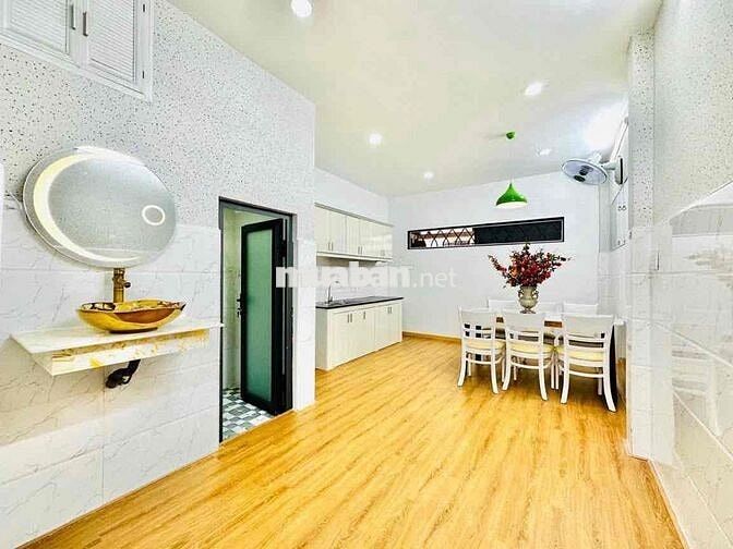 Trệt 1 lầu 4*12; 2pn full nội thất 2 máy lạnh