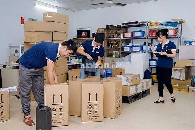 Tuyển 3 nhân viên phụ kho hàng hóa 