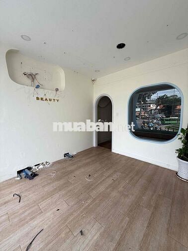 Cho thuê nhà nguyên căn MT ngay vòng xoay Q1 Q3 Q5 Q10