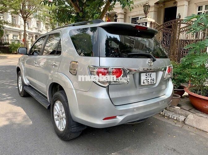 Gia đình bán xe Toyota Fortuner bản V đang sử dụng
