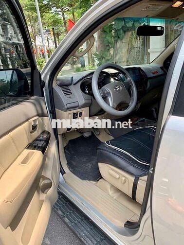 Gia đình bán xe Toyota Fortuner bản V đang sử dụng