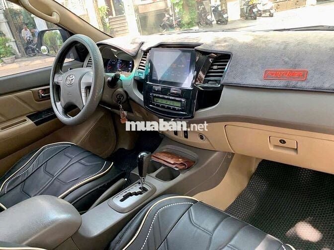 Gia đình bán xe Toyota Fortuner bản V đang sử dụng