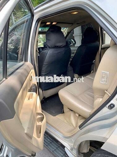 Gia đình bán xe Toyota Fortuner bản V đang sử dụng