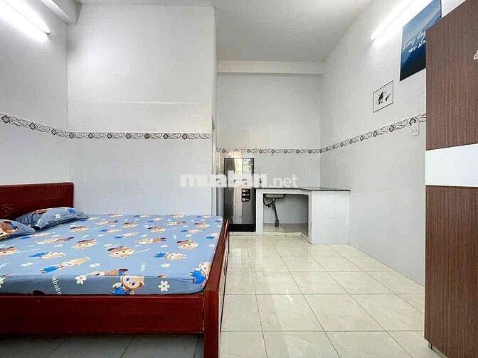 Phòng bancol full nội thất ngay Trần Bá Giao