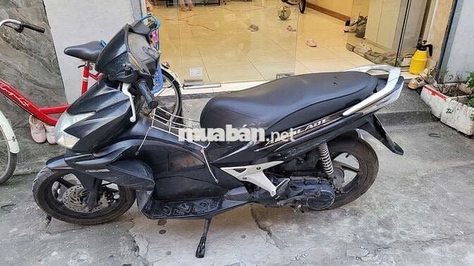 Tôi cần bán xe Aiblade màu đen