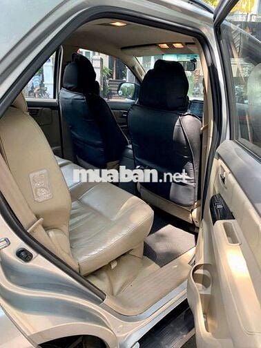 Gia đình bán xe Toyota Fortuner bản V đang sử dụng