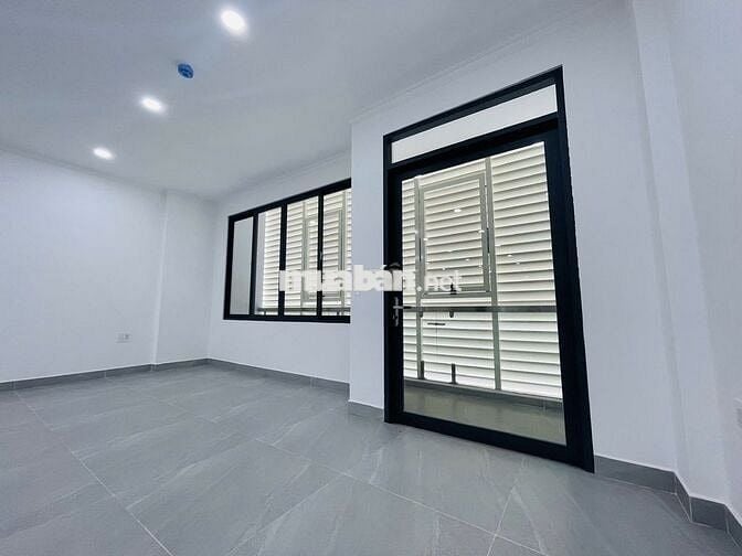 NHÀ ĐƯỜNG NGUYỄN VĂN TRỖI DIỆN TÍCH: 6X20M TRỆT 3 LẦU CHO THUÊ