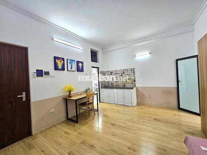 STUDIO BAN CÔNG THOÁNG GẦNMẶT ĐƯỜNG LỚN-89 PHẠM VĂN ĐỒNG-MAI DỊCH