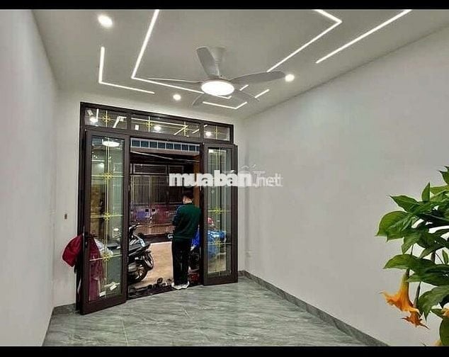 Tôi cần bán nhà Ngõ Đường Láng 5tầng thang máy full nội thất