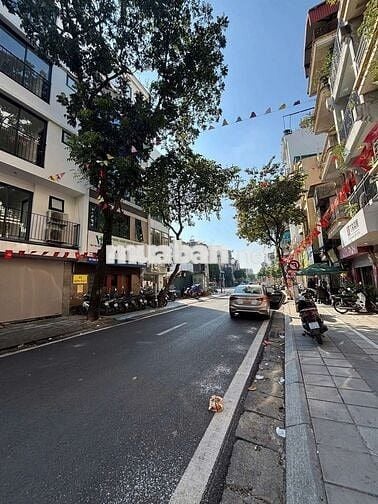 23 tỷ - Mặt phố Sơn Tây-Kim Mã, 62m2, 5 tầng, vỉa hè rộng, kinh doanh