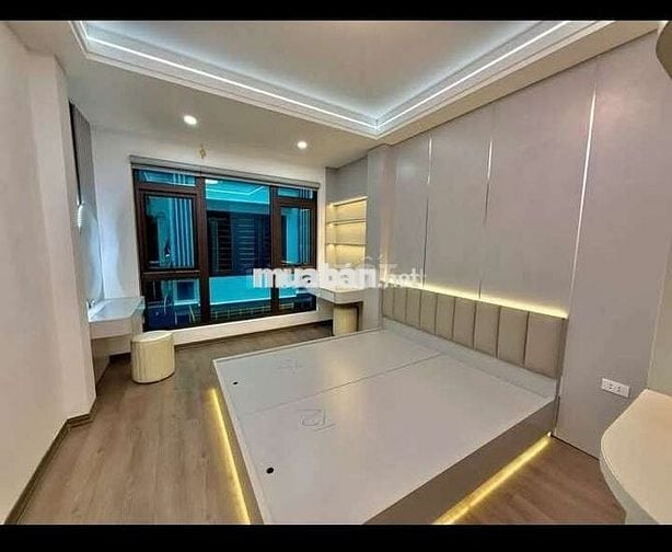 Tôi cần bán nhà Ngõ Đường Láng 5tầng thang máy full nội thất