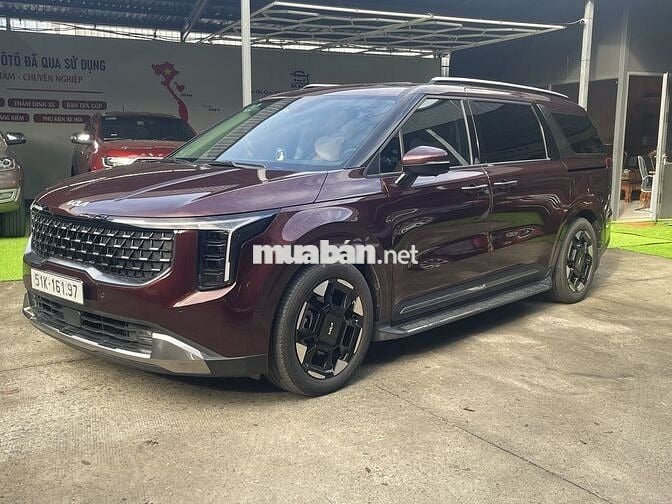 Kia Carnival 2025 Signature 2.2D - 17000 km