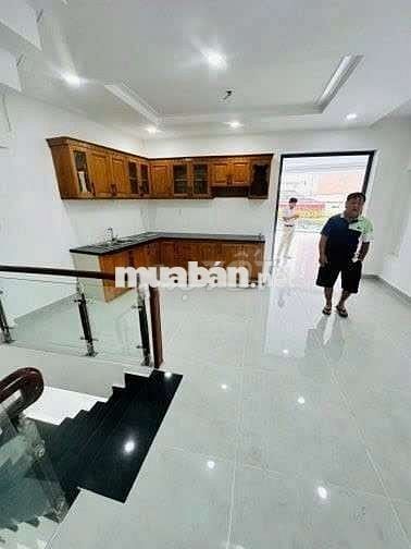 Chính chủ cho thuê nguyên căn quận 1  ngang 11m giá chỉ 60 triệu