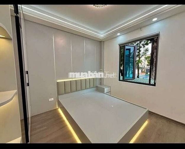 Tôi cần bán nhà Ngõ Đường Láng 5tầng thang máy full nội thất