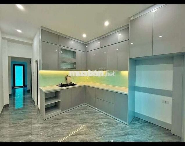 Tôi cần bán nhà Ngõ Đường Láng 5tầng thang máy full nội thất