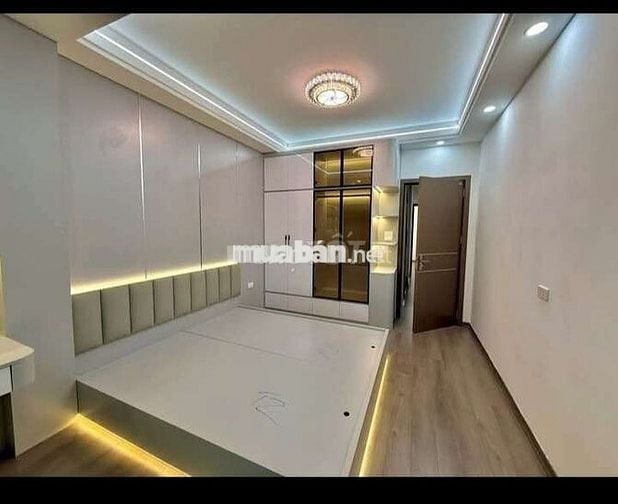 Tôi cần bán nhà Ngõ Đường Láng 5tầng thang máy full nội thất