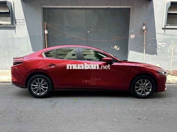Mazda 3 Luxury 2025 màu đỏ sedan