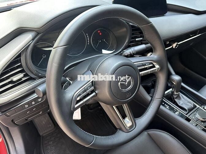 Mazda 3 Luxury 2025 màu đỏ sedan