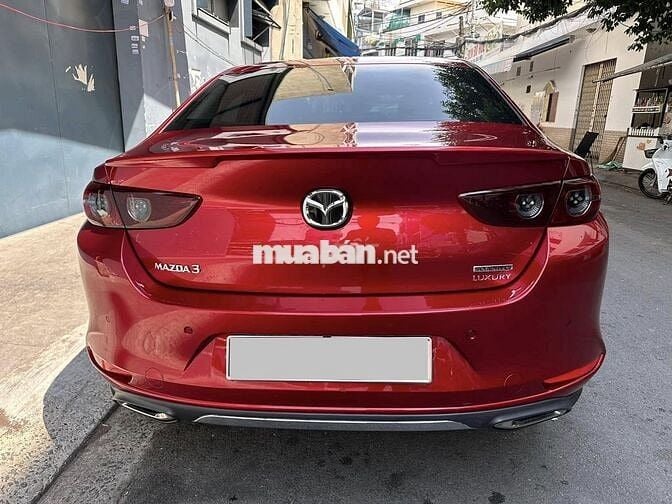 Mazda 3 Luxury 2025 màu đỏ sedan