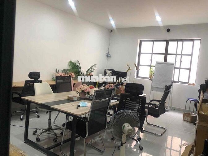Cần nhượng lại văn phòng làm việc
