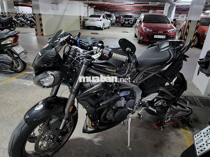 Triumph Street Triple màu Đen