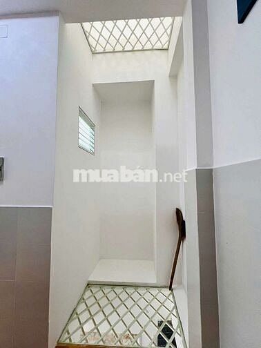 NHÀ KHU NỘI BỘ KHU VỰC AN NINH. CÓ CAMERA. HẺM XE TẢI. ÔTÔ VÔ TỚI NHÀ