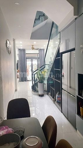 Bán nhà đẹp ngay trung tâm Quận 10 - khu sầm uất