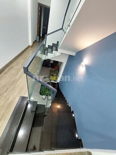 Bán nhà đẹp ngay trung tâm Quận 10 - khu sầm uất