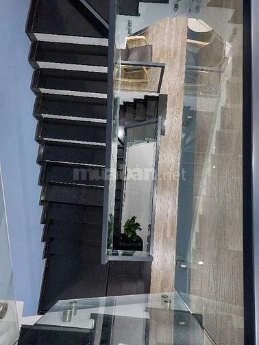 Bán nhà đẹp ngay trung tâm Quận 10 - khu sầm uất